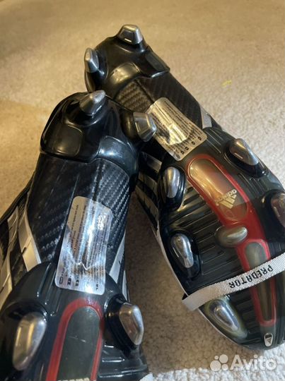 Футбольные бутсы adidas predator
