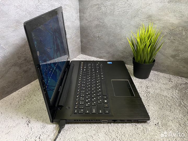 Игровой почти как новый ноутбук Lenovo