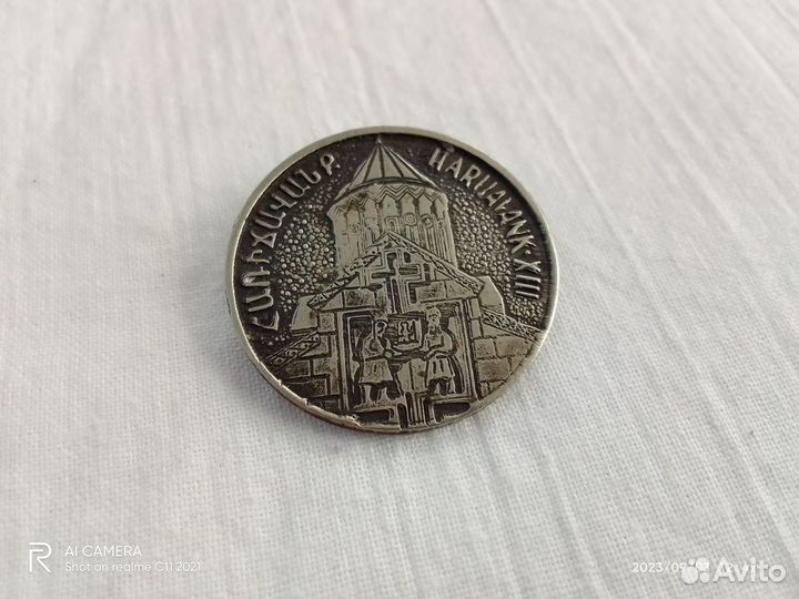 Сувенирный значок из монастыря Аричаванк