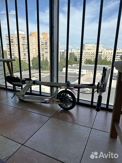 Самокат City Scooter с ручным тормозом