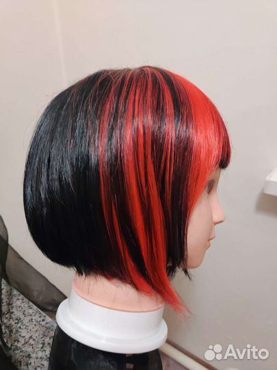 Парик красно-черный, каре