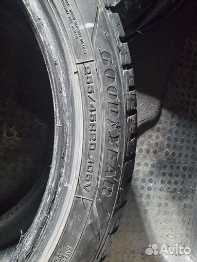 Goodyear UltraGrip Performance+ 255/45 R20 105