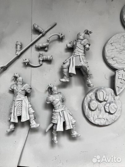 Фигурки рыцарей