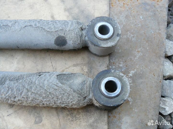 Амортизатор подвески Рено Сандеро Renault Sandero