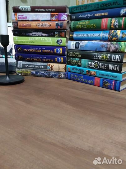 Книги фантастика, детективы