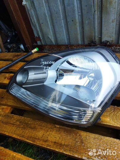Фара левая Hyundai Tucson