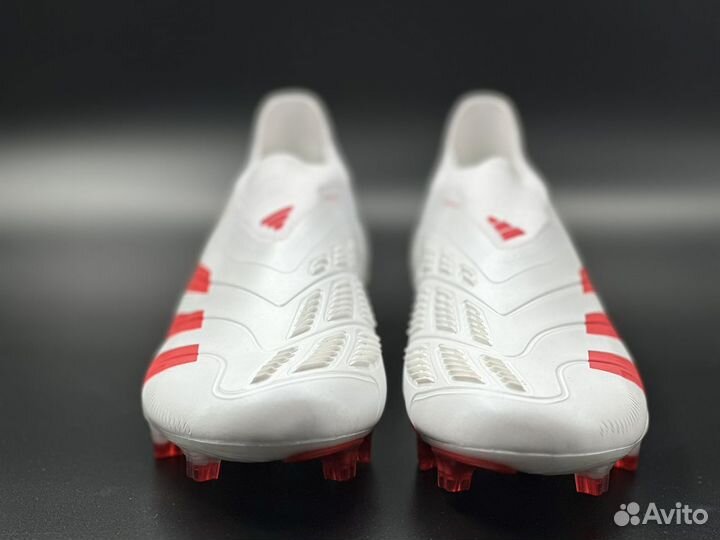 Футбольные бутсы adidas predator