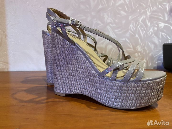 Босоножки на скале