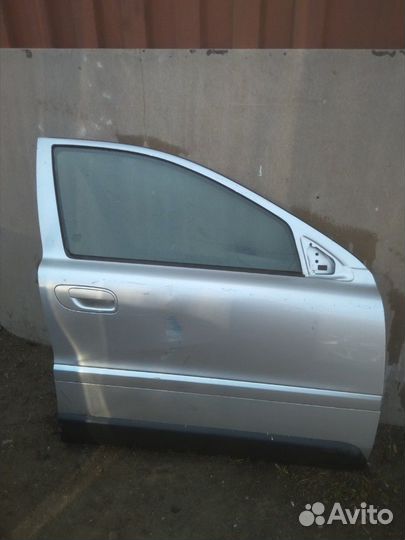 Дверь Вольво s 60