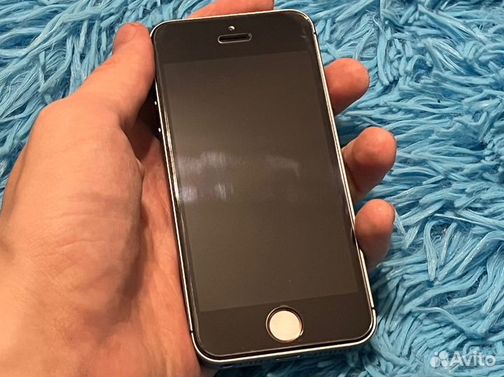 iPhone SE, 32 ГБ