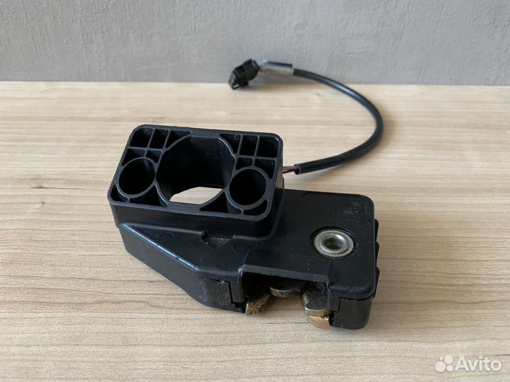 Замок крышки багажника BMW E32 730i 735i 740i 750i