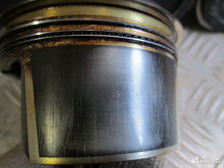 Поршень с шатуном Volkswagen Golf 4 1.6 AVU