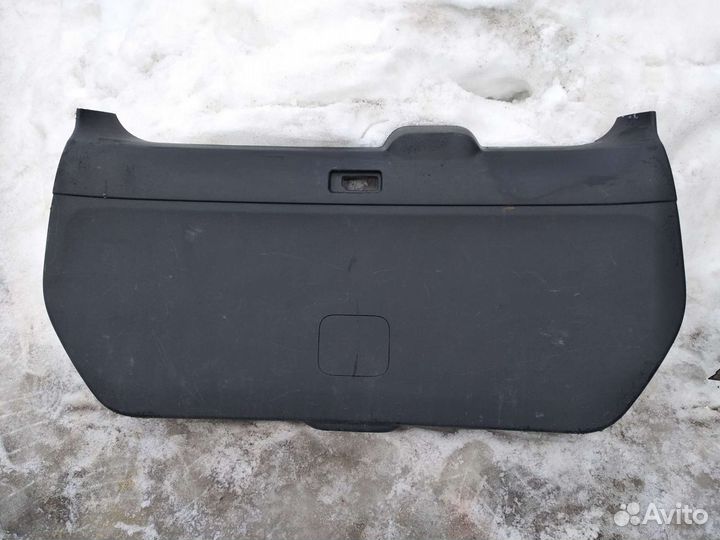 Обшивка двери боагажника Nisssn x-trail