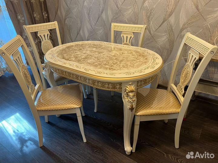 Кухонный стол и стулья