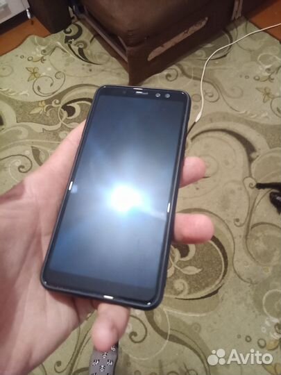 Samsung Galaxy A8 (2018), 4/32 ГБ