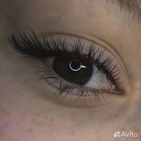 Модель на наращивание ресниц