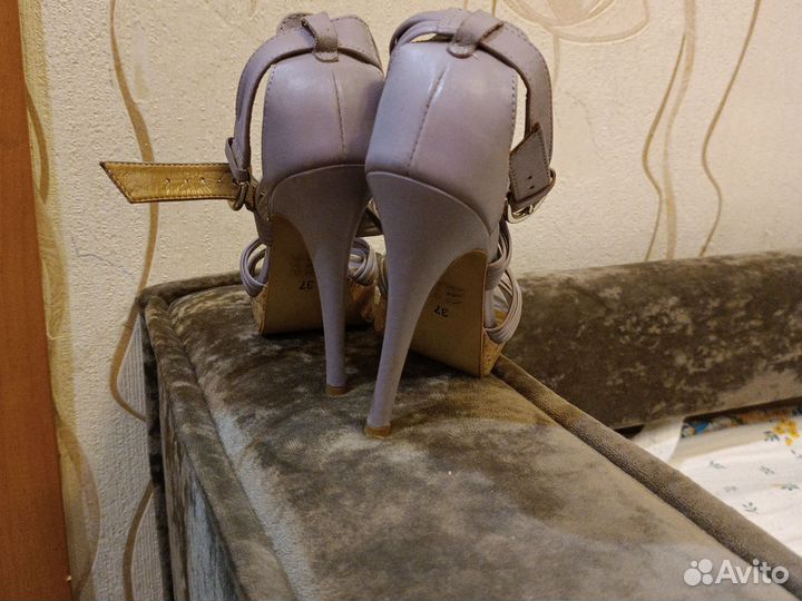 Босоножки 37