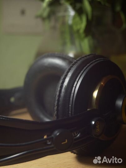 Студийные наушники AKG k240 studio