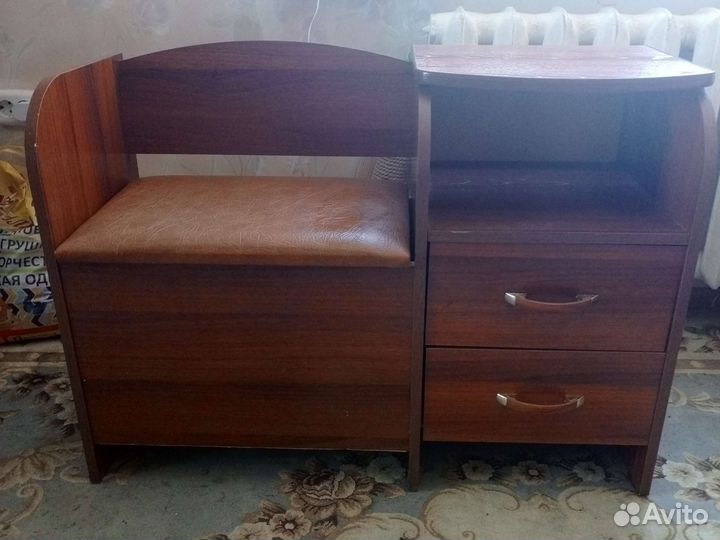 Тумба с сиденьем для прихожей
