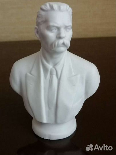 Бюст А. М. Горького