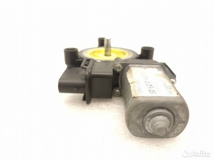 Моторчик стеклоподъемника передний правый Bmw