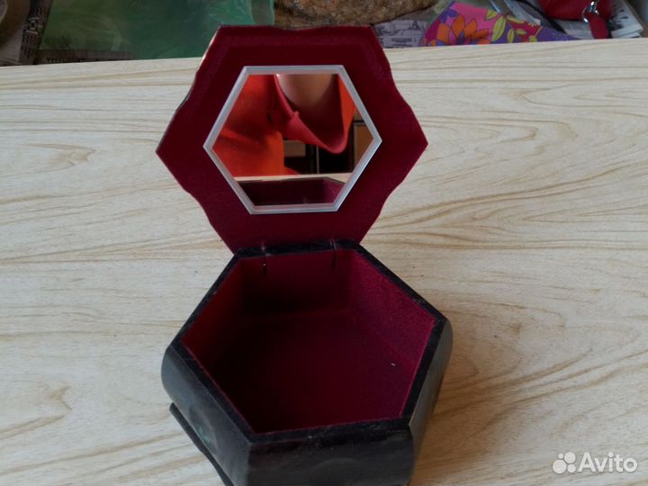 Шкатулка из натурального камня (змеевик)