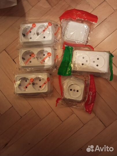 Розетки и выключатели накладные