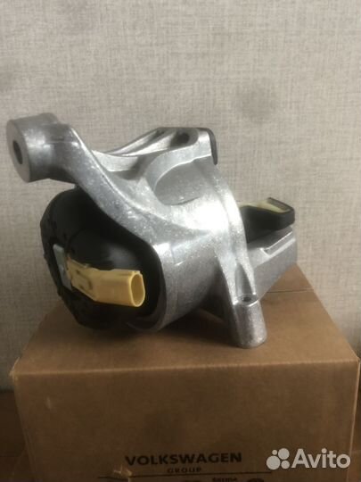 Опора двигателя (подушка ) audi 8W0199371DB