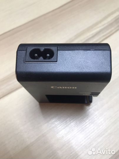 Зарядное устройство Canon LC-E10E