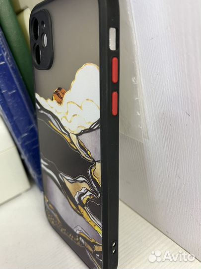 Чехлы на iPhone 11