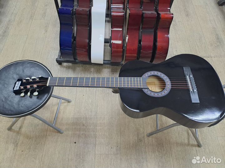 Гитара акустическая чёрная