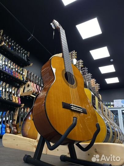 Yamaha CG142C классическая гитара массив (Новая)
