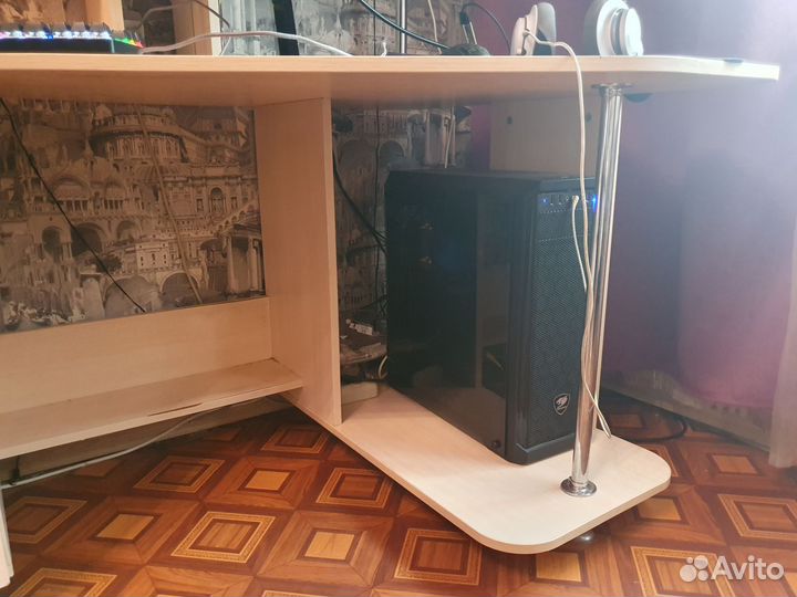 Компьютерный стол