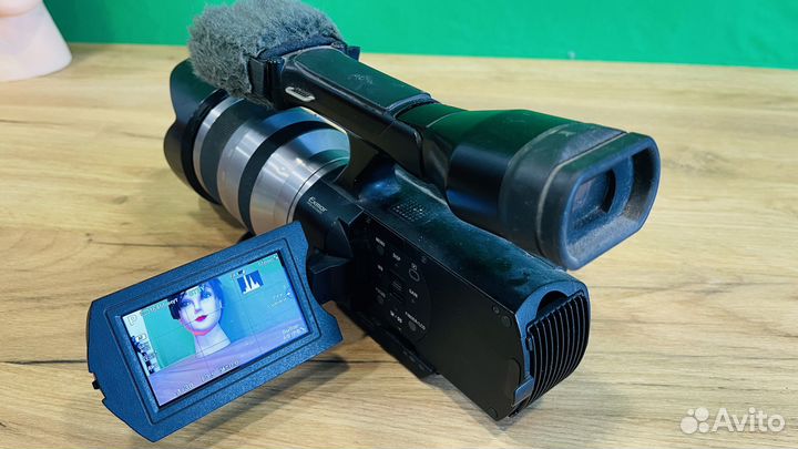 Видеокамера Sony NEX VG10E
