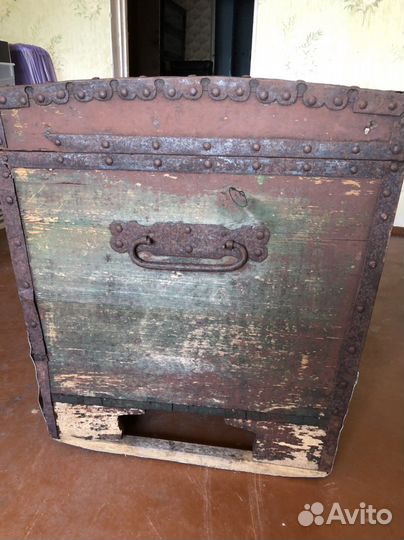 Сундук старинный