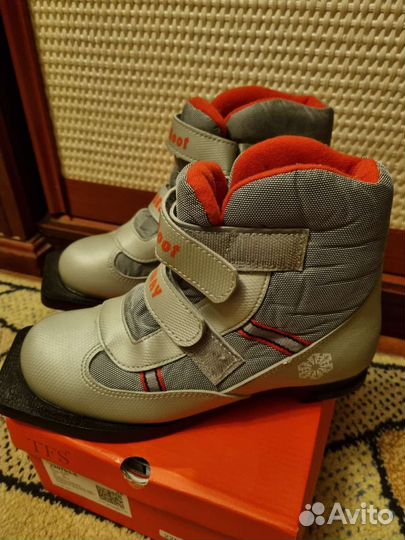 Детские лыжные ботинки