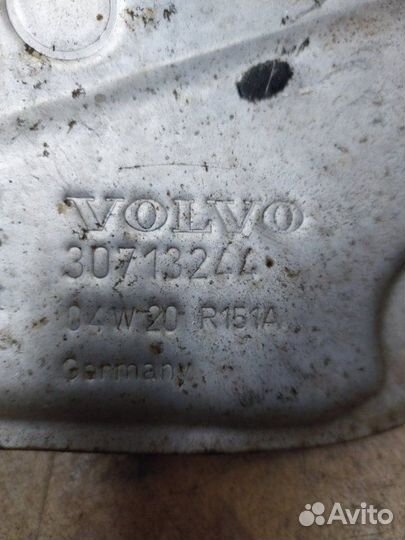 Кожух выпускного коллектора Volvo V70 B5204T5 2004