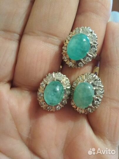 Бриллиантовый комплект с изумрудом