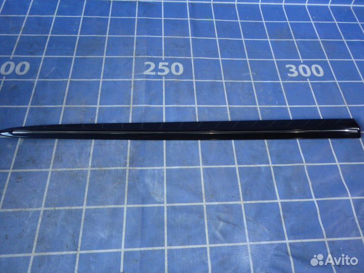 Молдинг передней правой двери Nissan Maxima A33