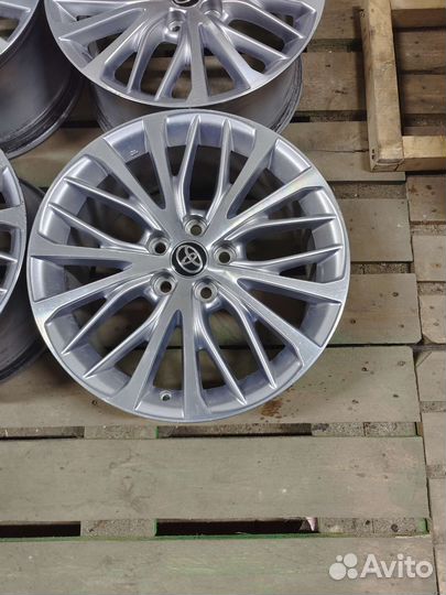 Toyota Camry V-70 оригинал R-18