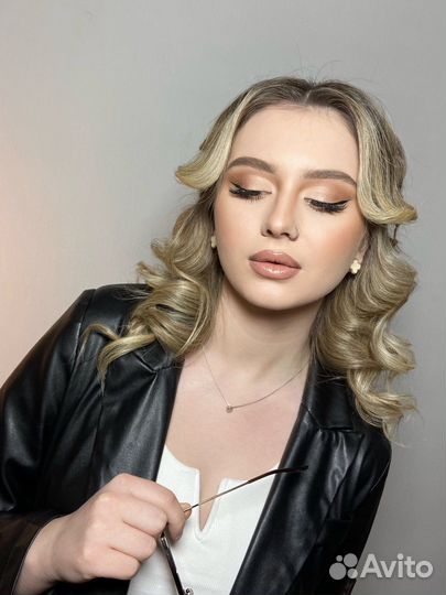 Визажист бровист