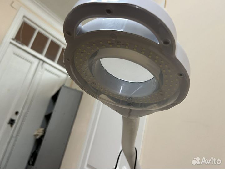 Косметологическая лампа лупа