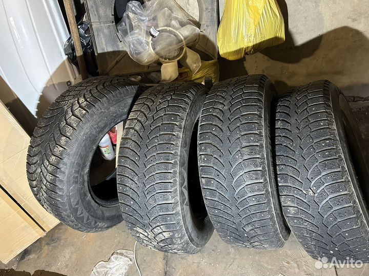 Bridgestone Blizzak DM-V1 275/65 R17