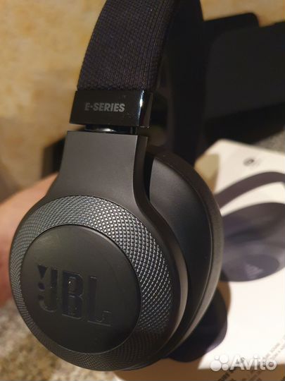 Беспроводные наушники jbl E65 btnc