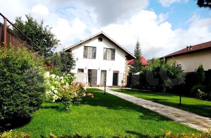 Коттедж 183 м² на участке 6,5 сот.