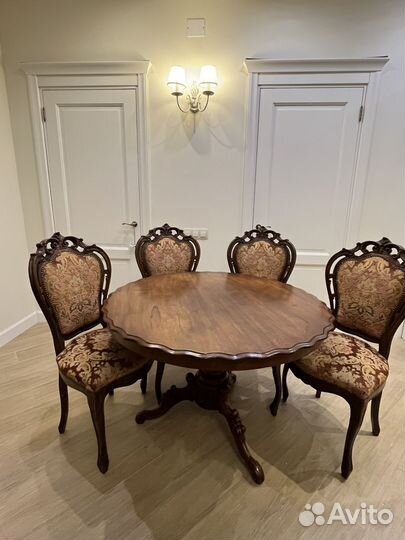 Старинные стол и 4 стула