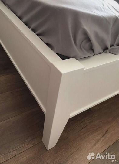 Тумбочка прикроватная 3 ящика