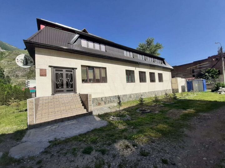 Дом 457 м² на участке 4,5 сот.