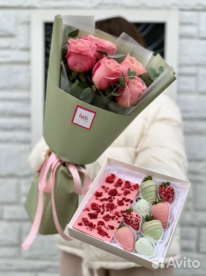 Комбо клубника в шоколаде + цветы