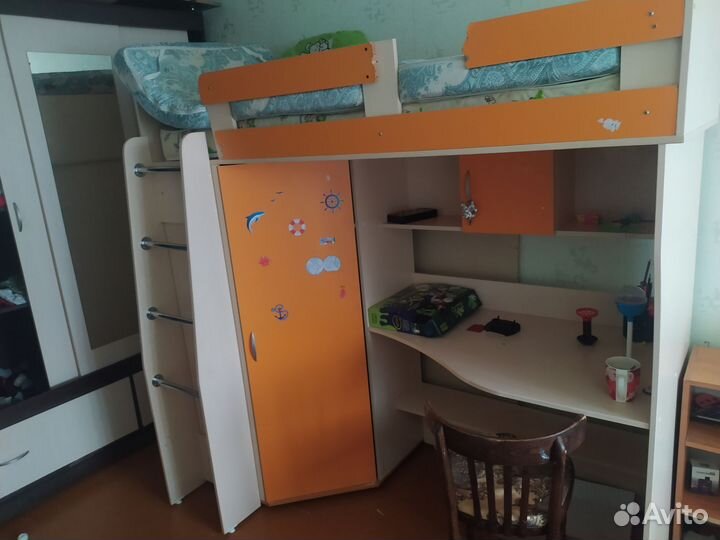 Кровать чердак со столом